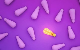 Leuchtmittel auf lila Hintergrund