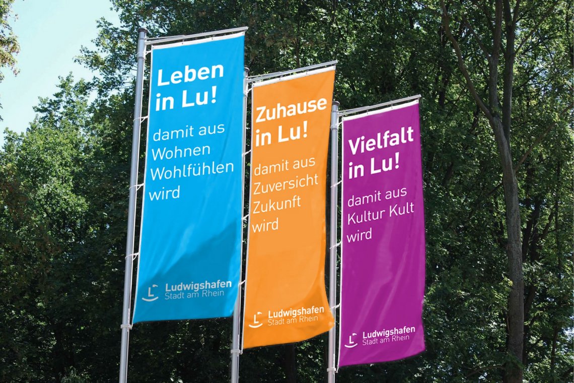 Fahnen im Corporate Design der Stadt Ludwigshafen
