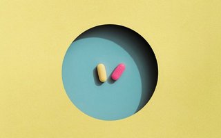 Gelbe und Pinke Tablette